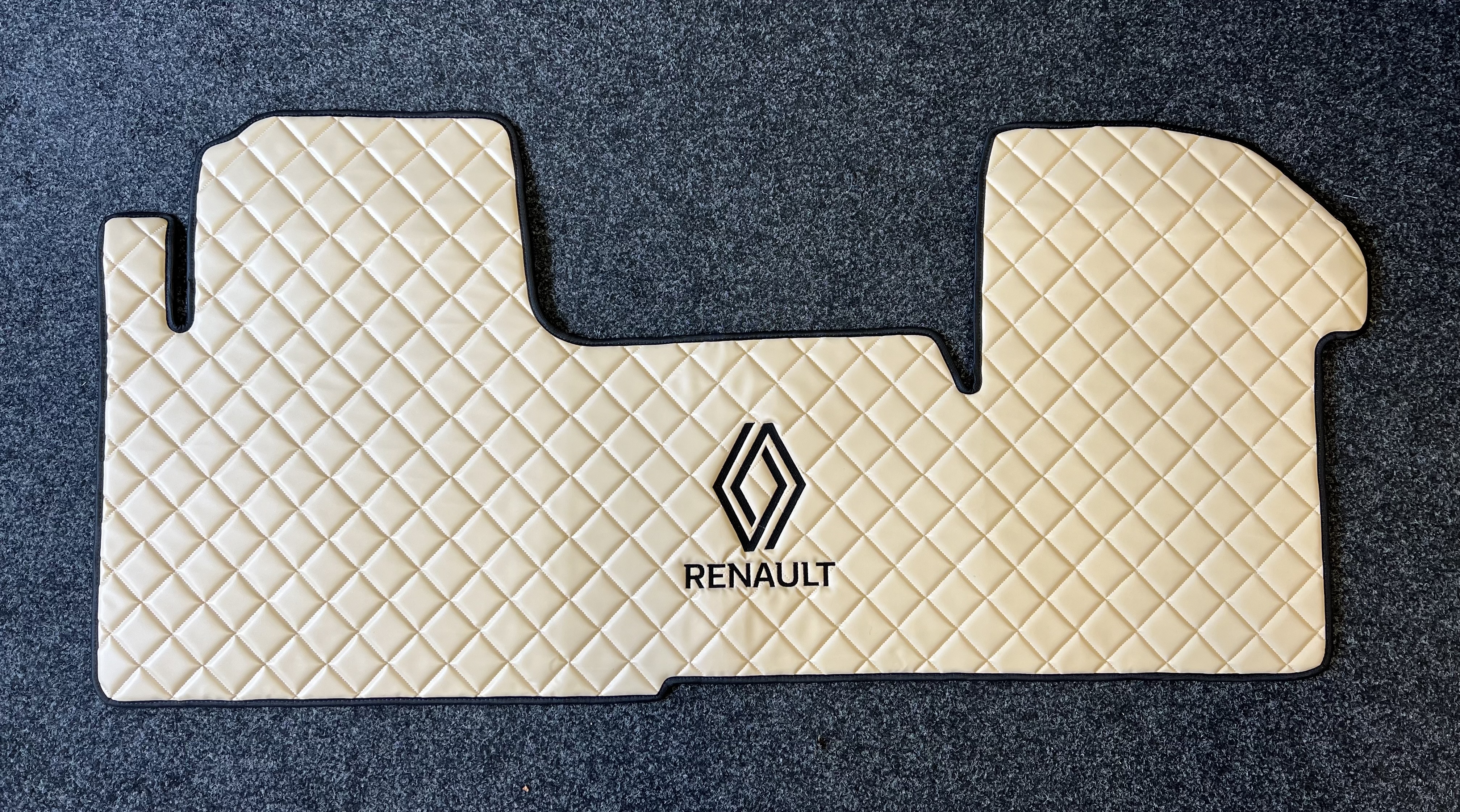 autokoberec RENAULT Master od 2019 – kožený